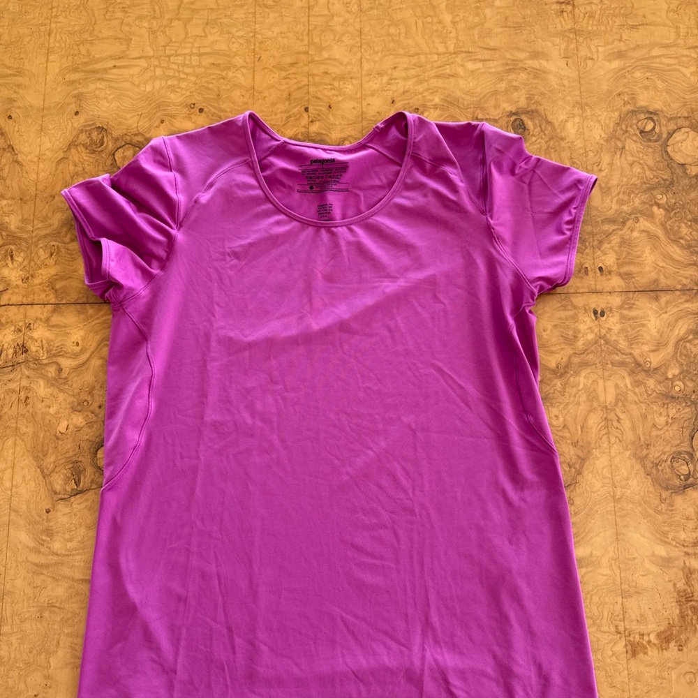 Patagonia Women's Top Shirt Short Sleeved Polyester/Spandex Blend Size L Plum